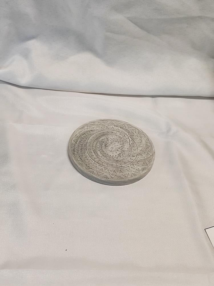 Vide poche rond à relief