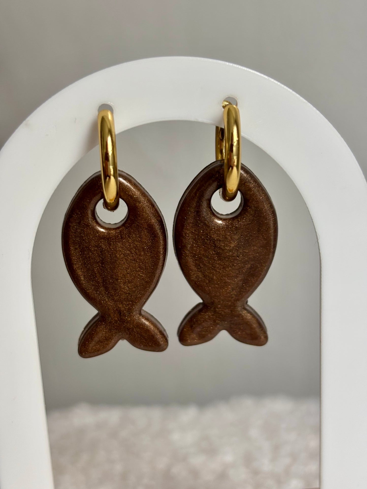 Boucles poissons marrons