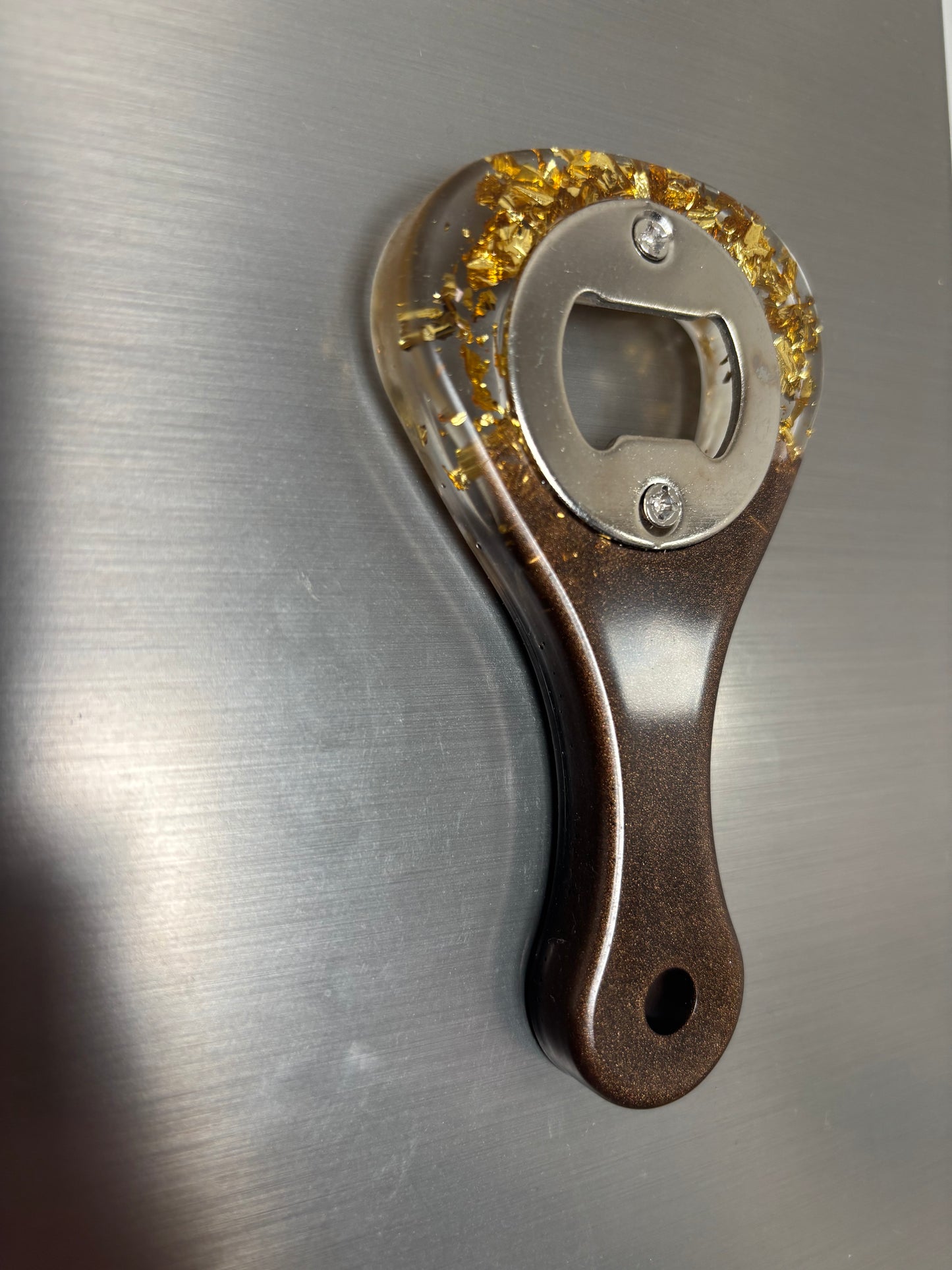 Décapsuleur main magnet marron et or