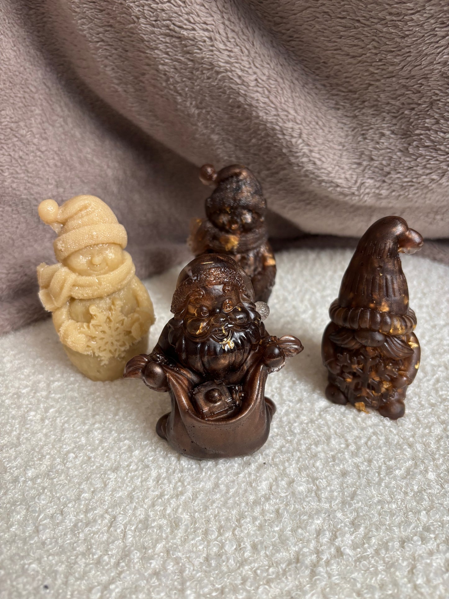 Lot sujets marron beige & gold