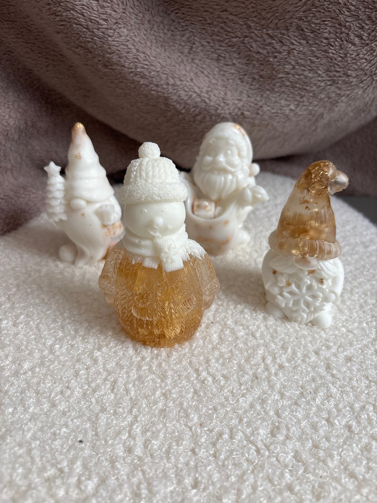 Lot 4 sujets blancs & gold