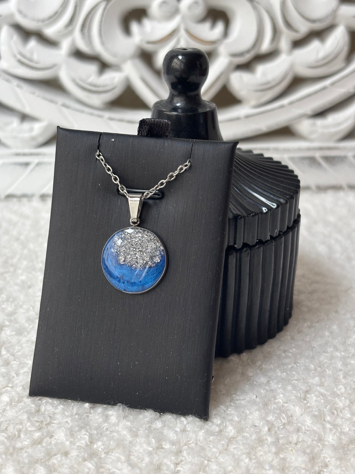 Collier bleu roi et argenté