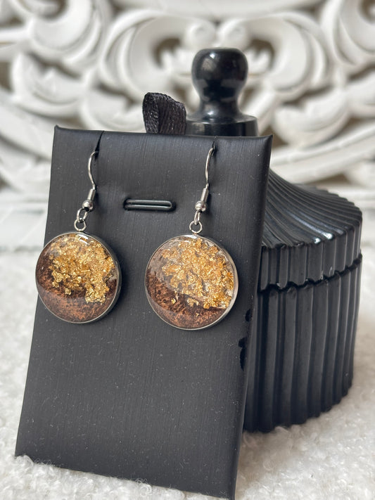 Boucles d’oreilles marrons et or