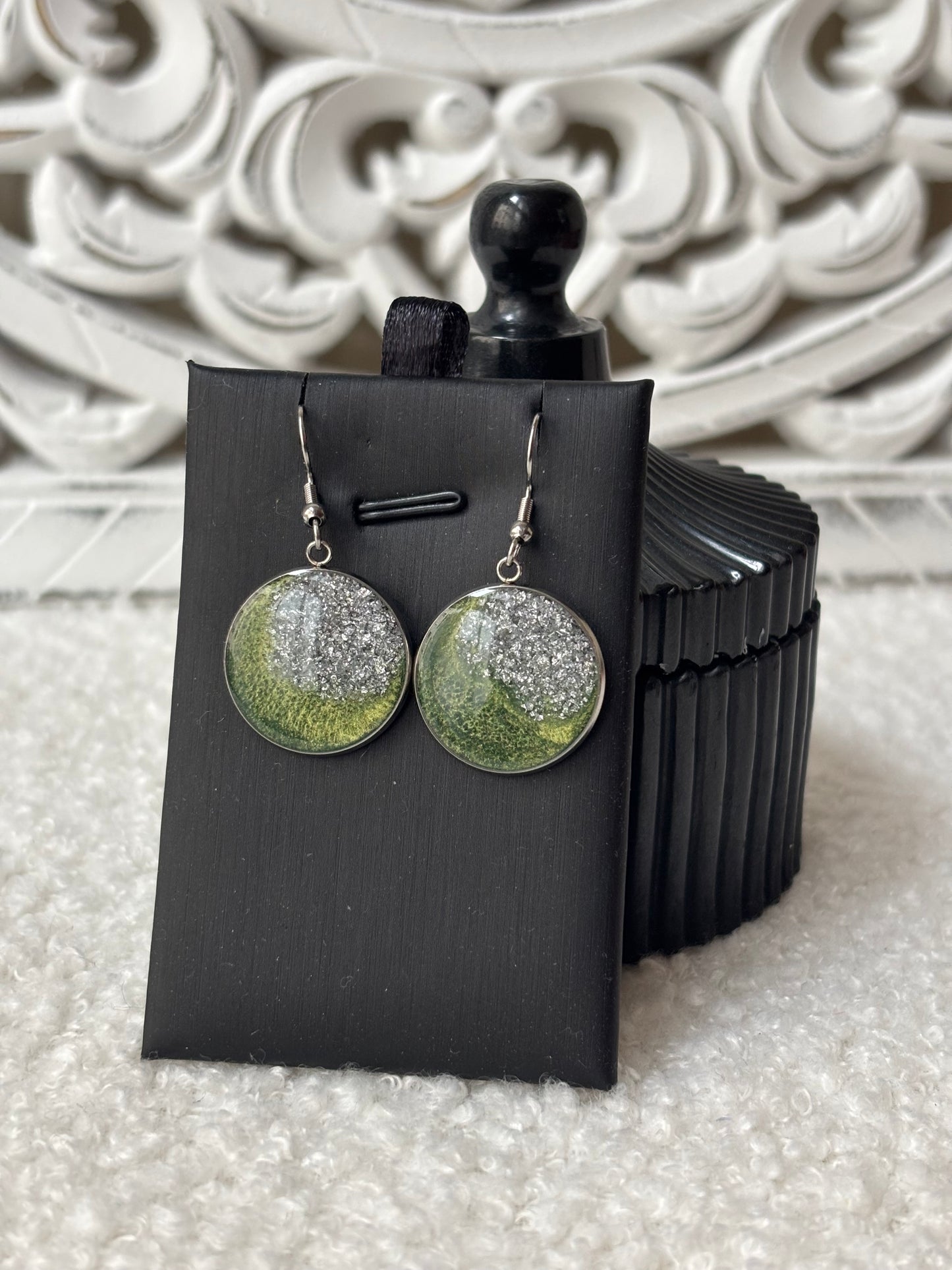 Boucles d’oreilles vertes et argentées