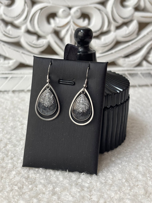 Boucles d’oreilles goutte noire et argenté