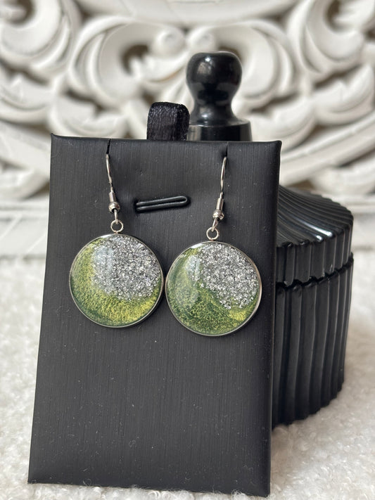 Boucles d’oreilles vertes et argentées