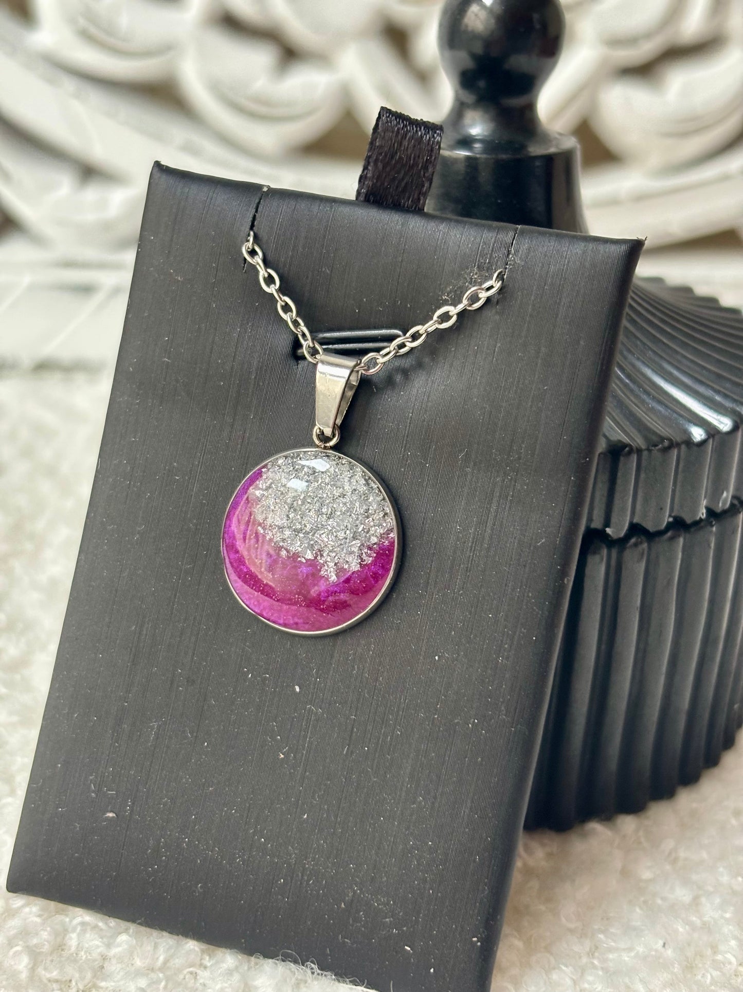 Collier fuchsia et argenté