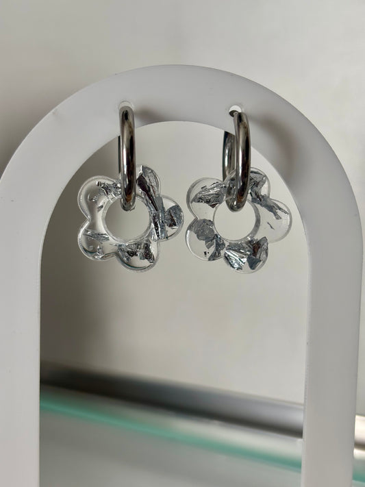 Boucles transparentes et argentées