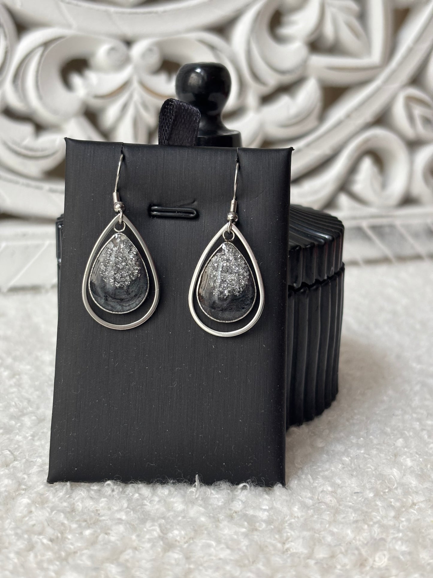 Boucles d’oreilles goutte noire et argenté