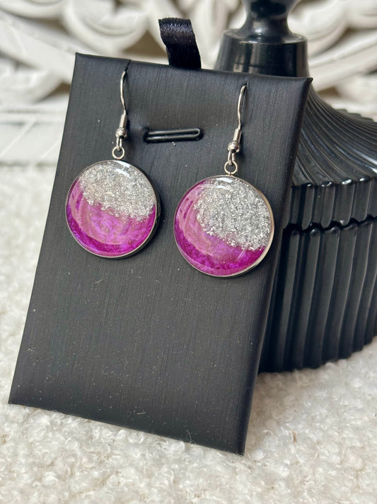 Boucles d’oreilles violettes argentées