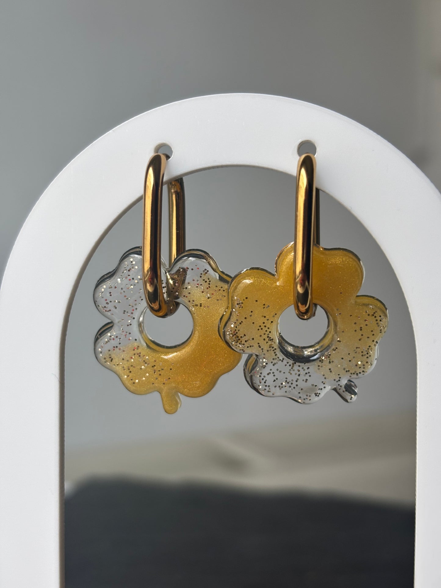 Boucles d’oreilles trèfles à 4 feuilles jaunes dégradées