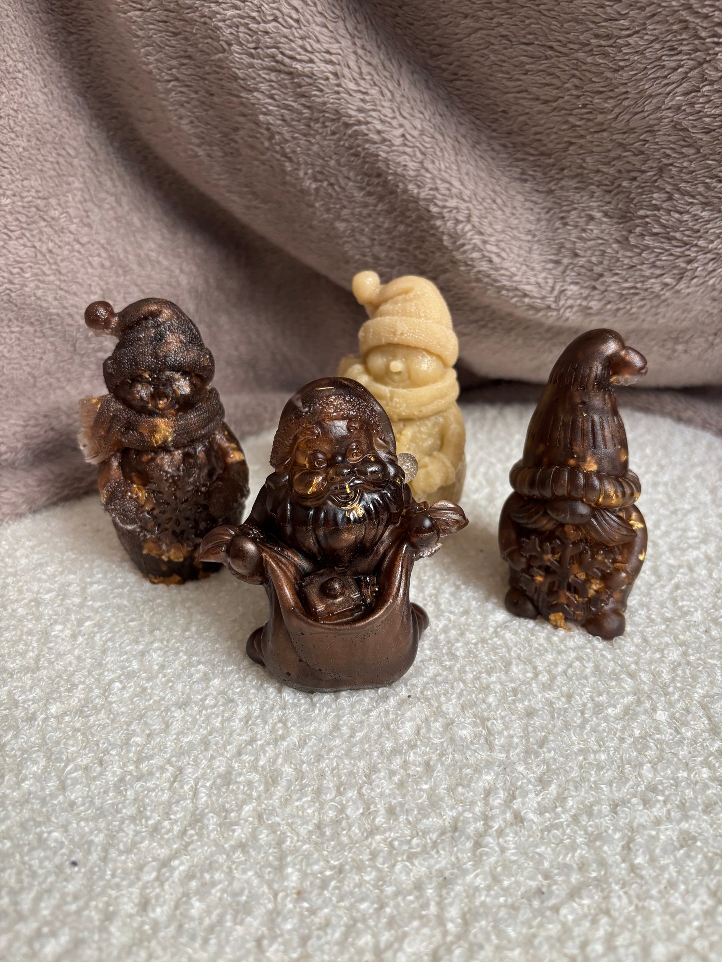 Lot sujets marron beige & gold