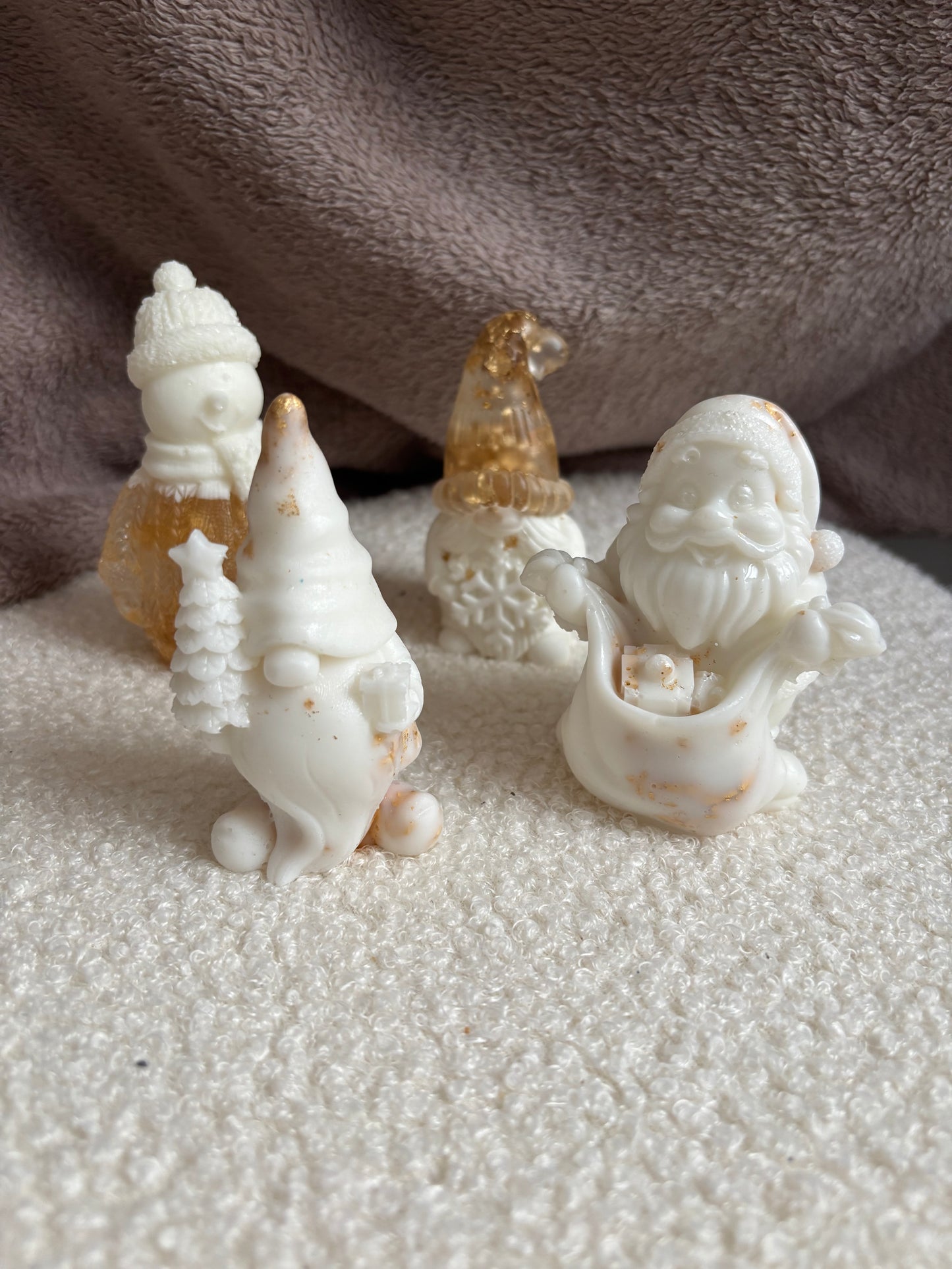 Lot 4 sujets blancs & gold