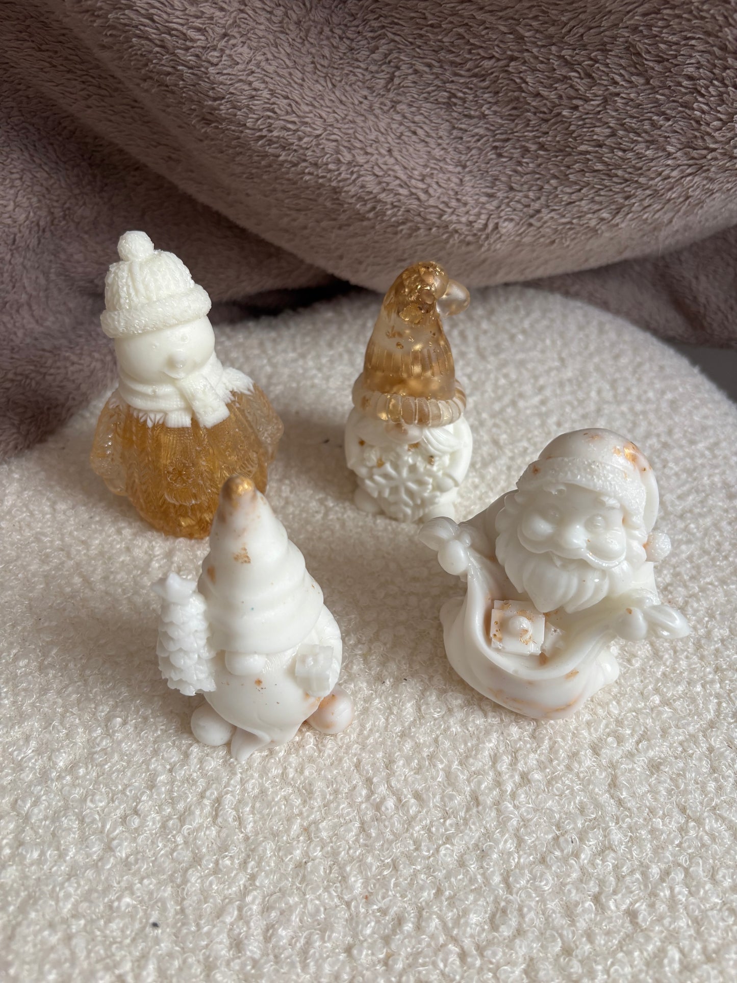 Lot 4 sujets blancs & gold