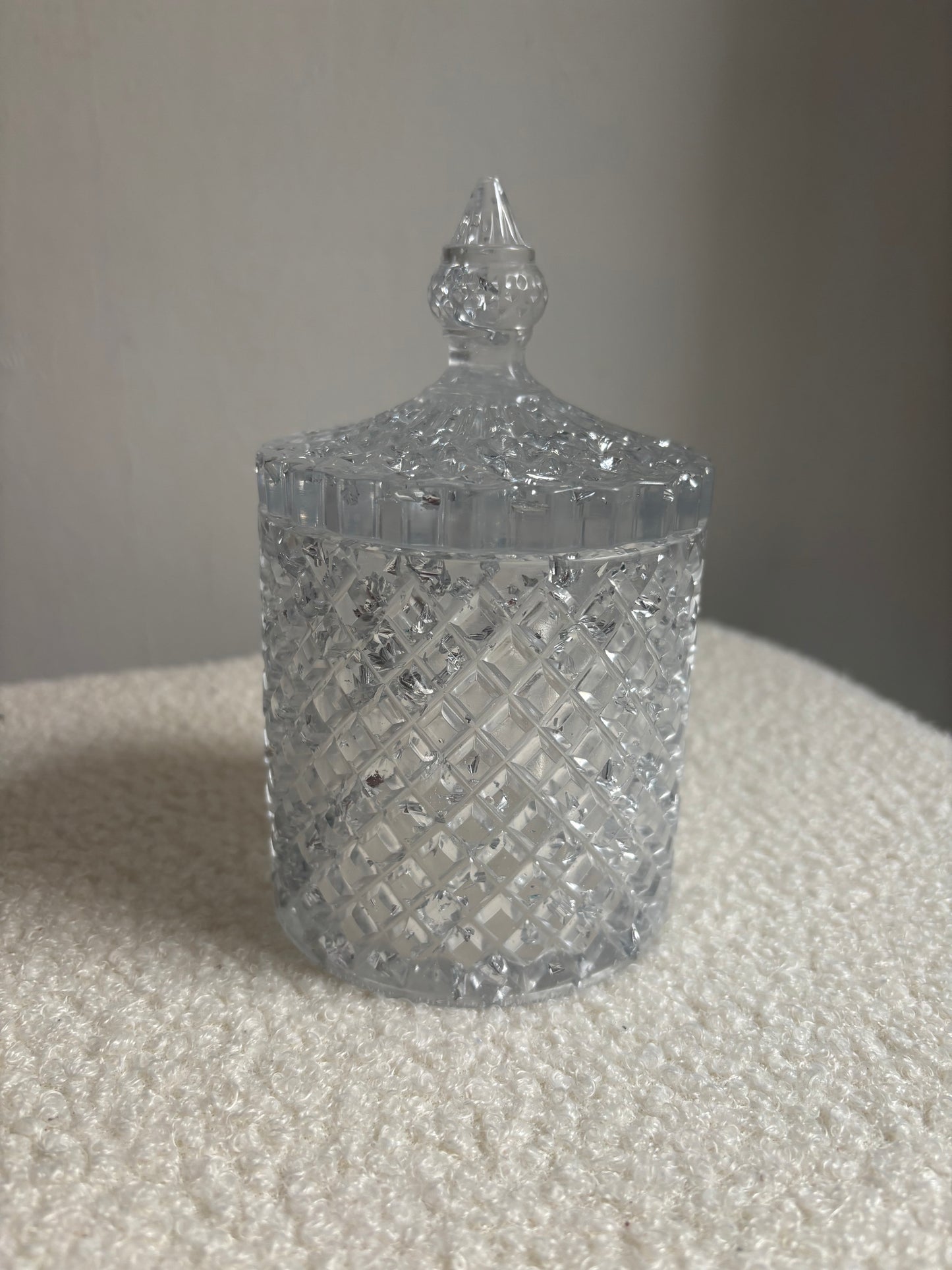 Pot Léontine transparent feuilles argentées